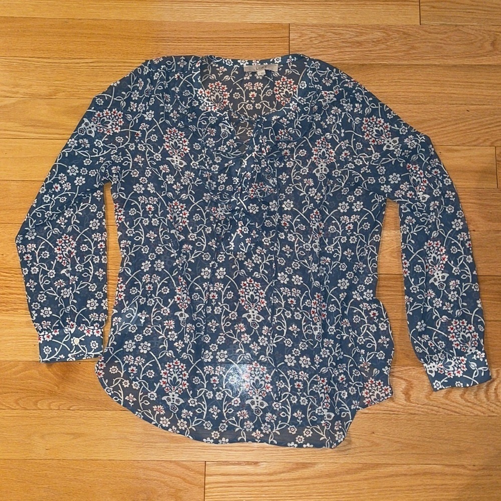 WOMEN’S Loft Top Size Large
